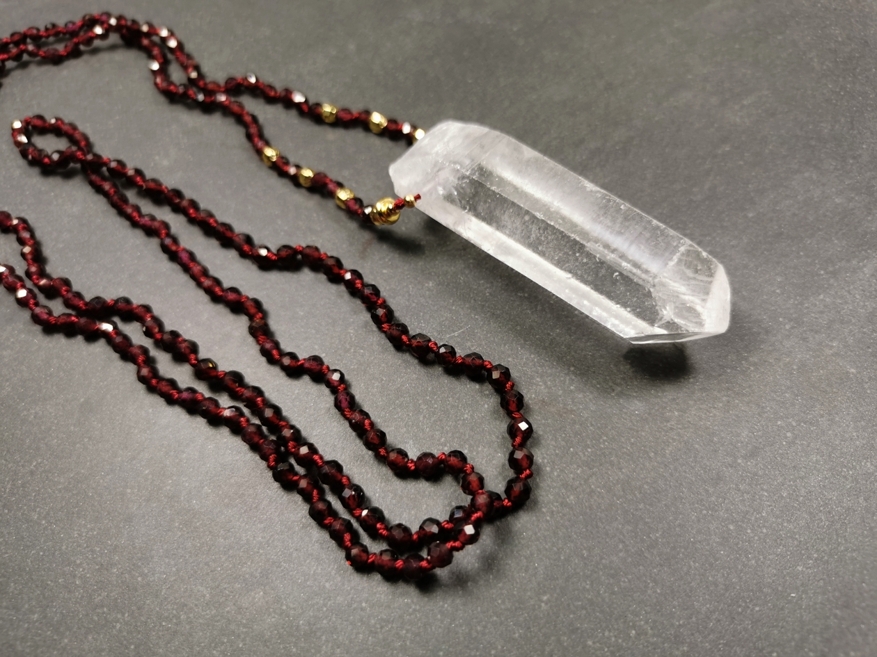 Bergkristall Mala med 4mm Pärlor - Granat - 2