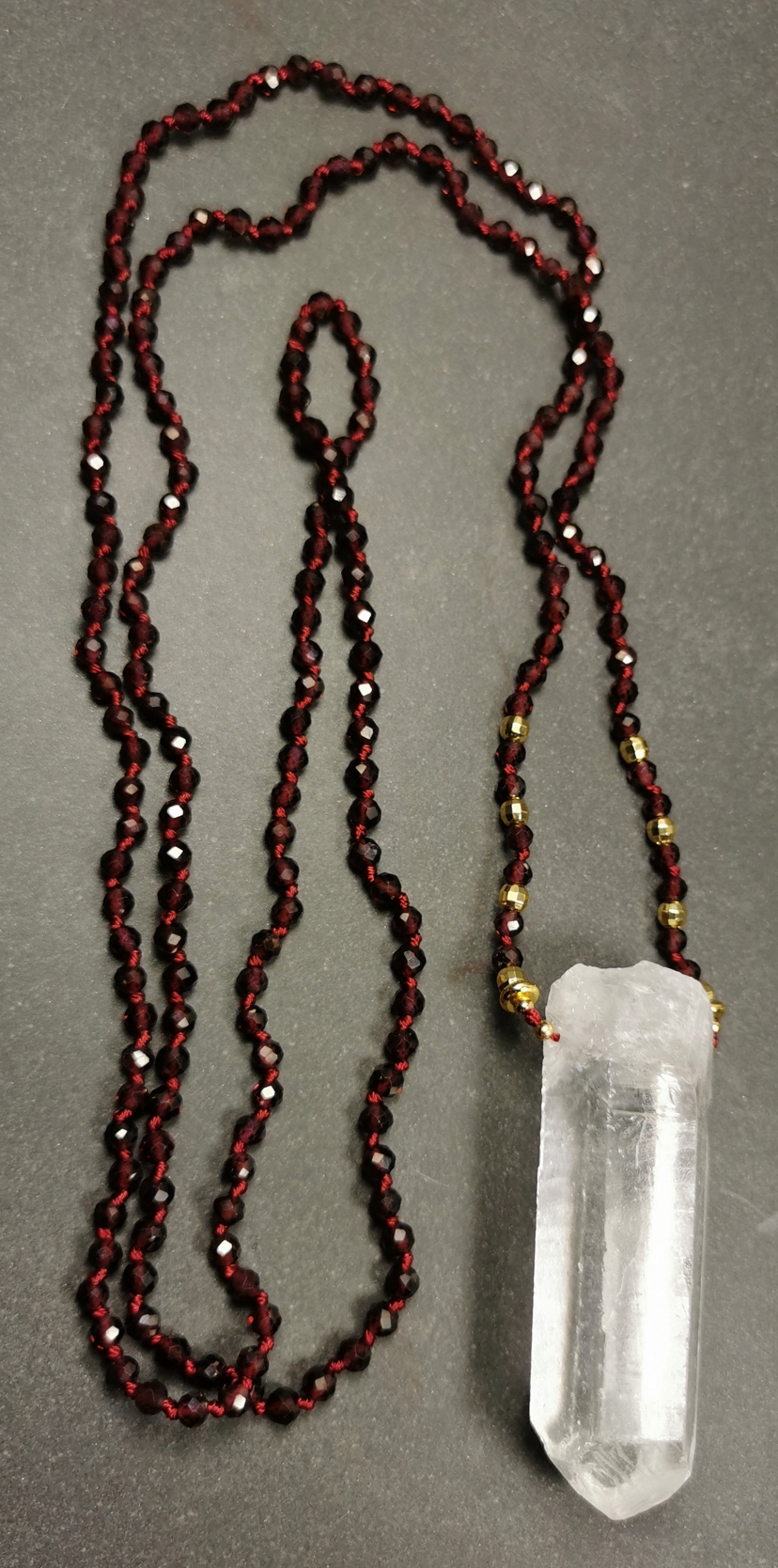 Bergkristall Mala med 4mm Pärlor - Granat