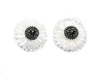 Stiftörhängen i Silver - Pärlemor Blomma - 10mm