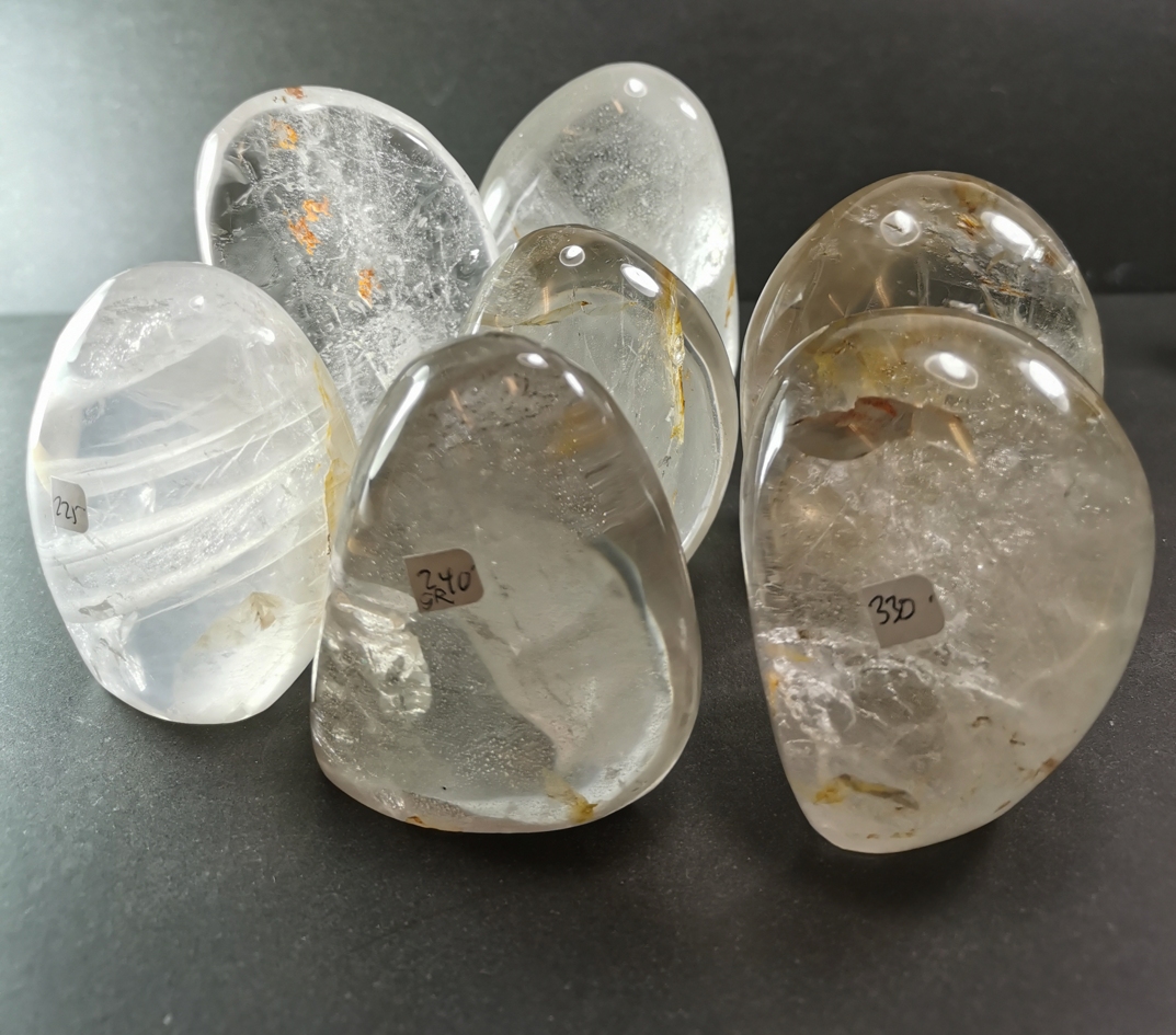 Bergkristall  med Golden healer Inklusioner , Freeform - Stenskulptur - 3