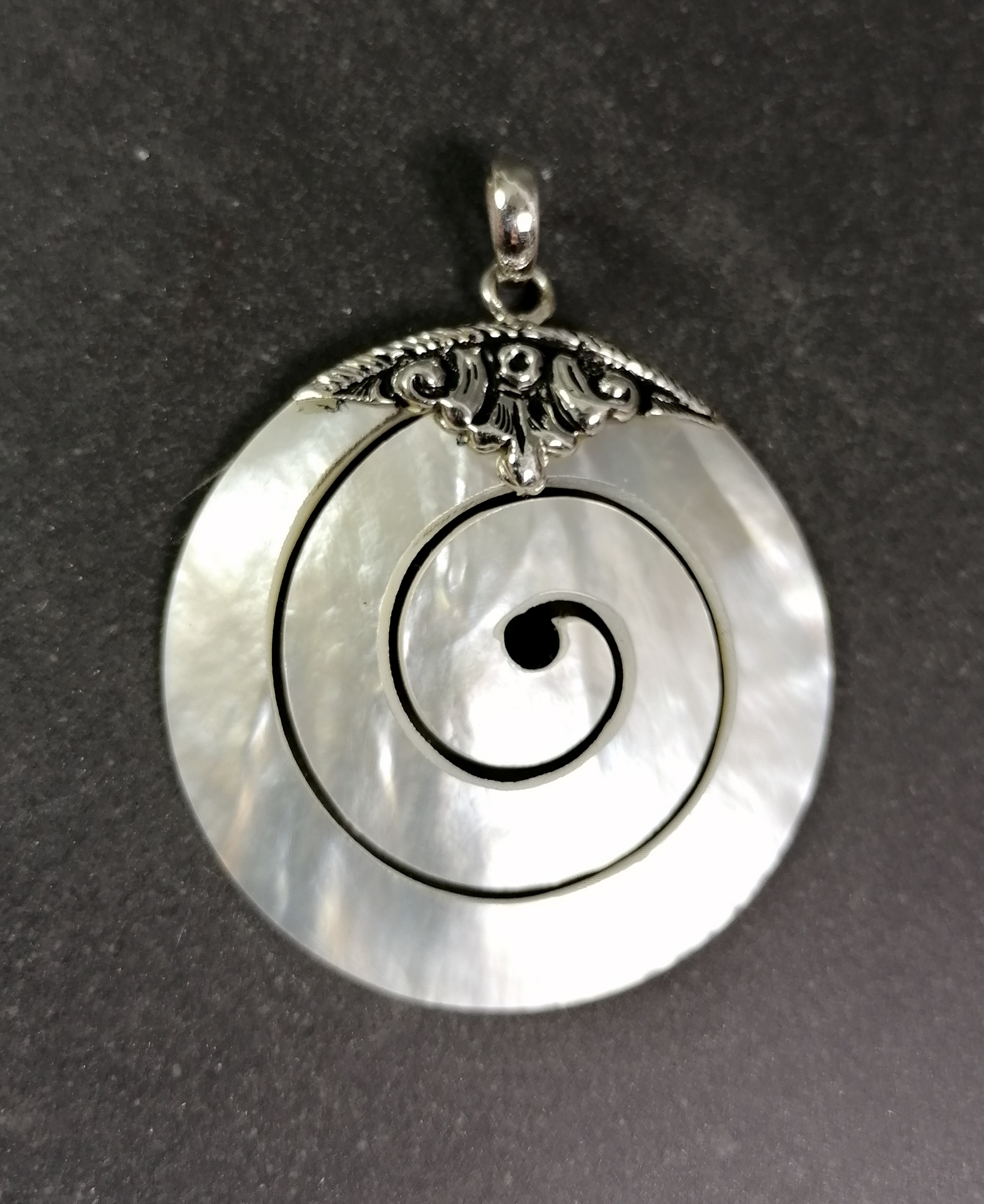 Snäckhänge med silver detaljer - Pärlemor Spiral - 2