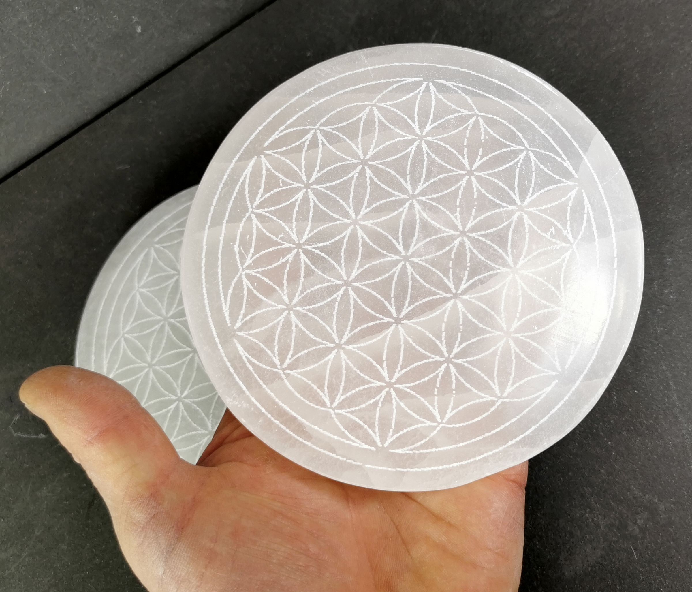 Livets blomma Selenit laddningsplatta  (Selenite Charging Plate) - Rund ca 12cm  - 2