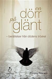 En dörr på glänt : berättelser från dödens tröskel   - Patricia Pearson - Inbunden