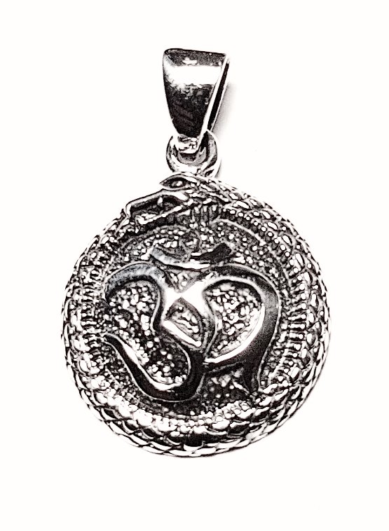 Ouroboros med aum i silver