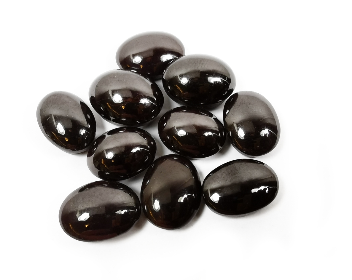 Stjärn Granat Cabochon -Oval Form