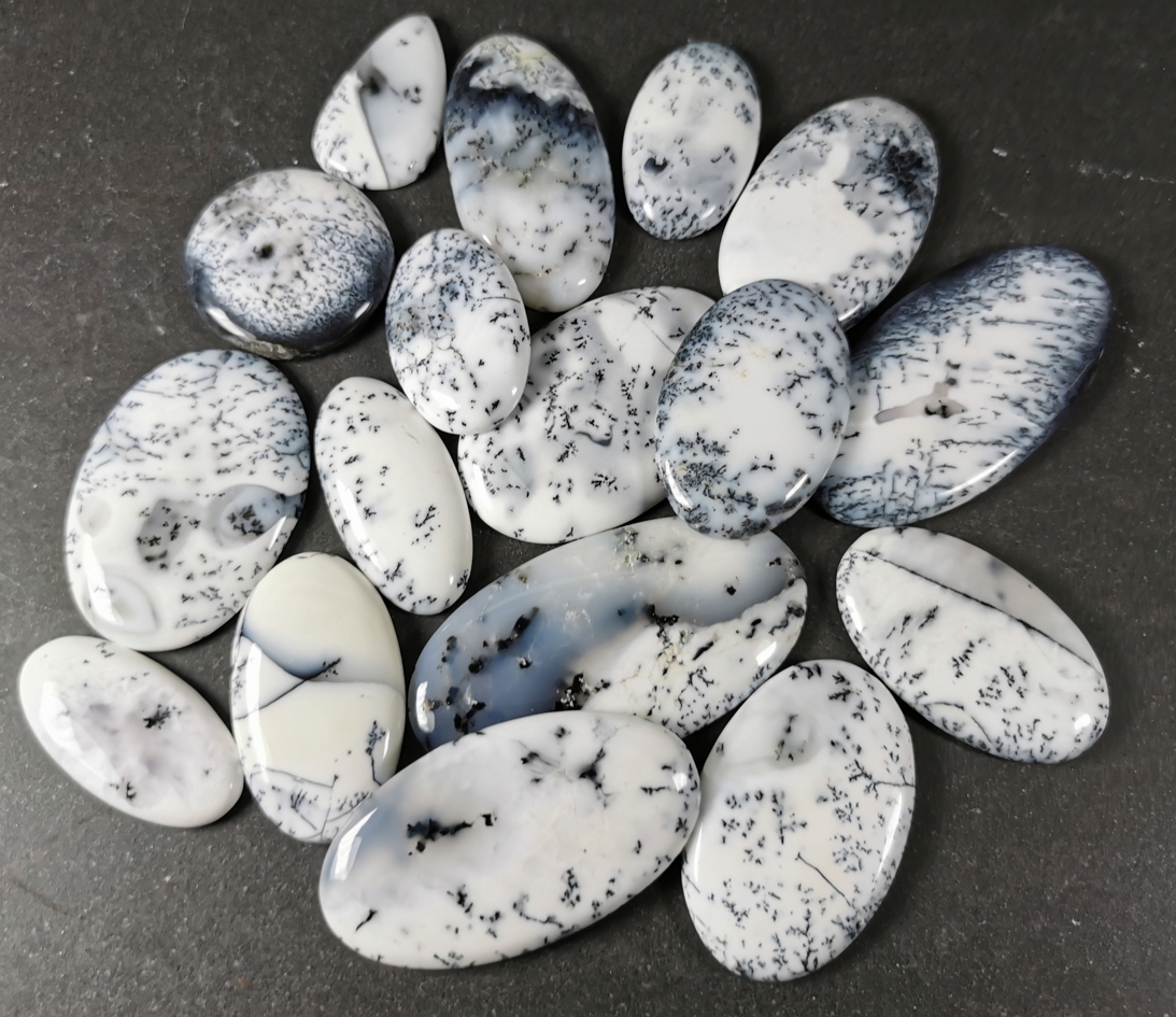Dendritisk Opal Cabochon - AA kvalitet 