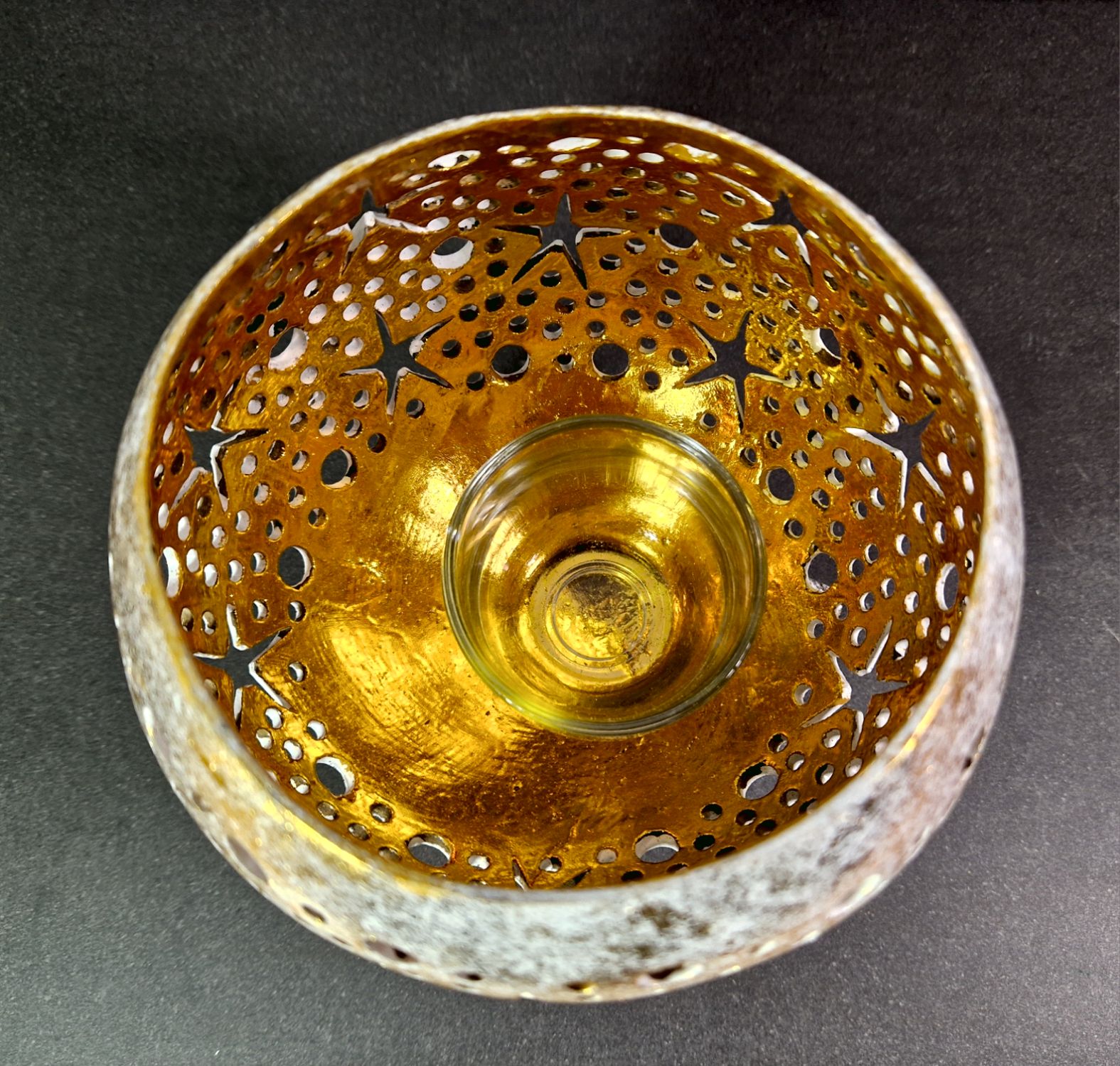 Ljuslykta i Kokosnötskal - Vit/Guld - Stjärnor - 2