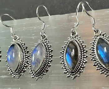 Örhängen av sterling silver med cabachonlipad stenar - Öga slipad