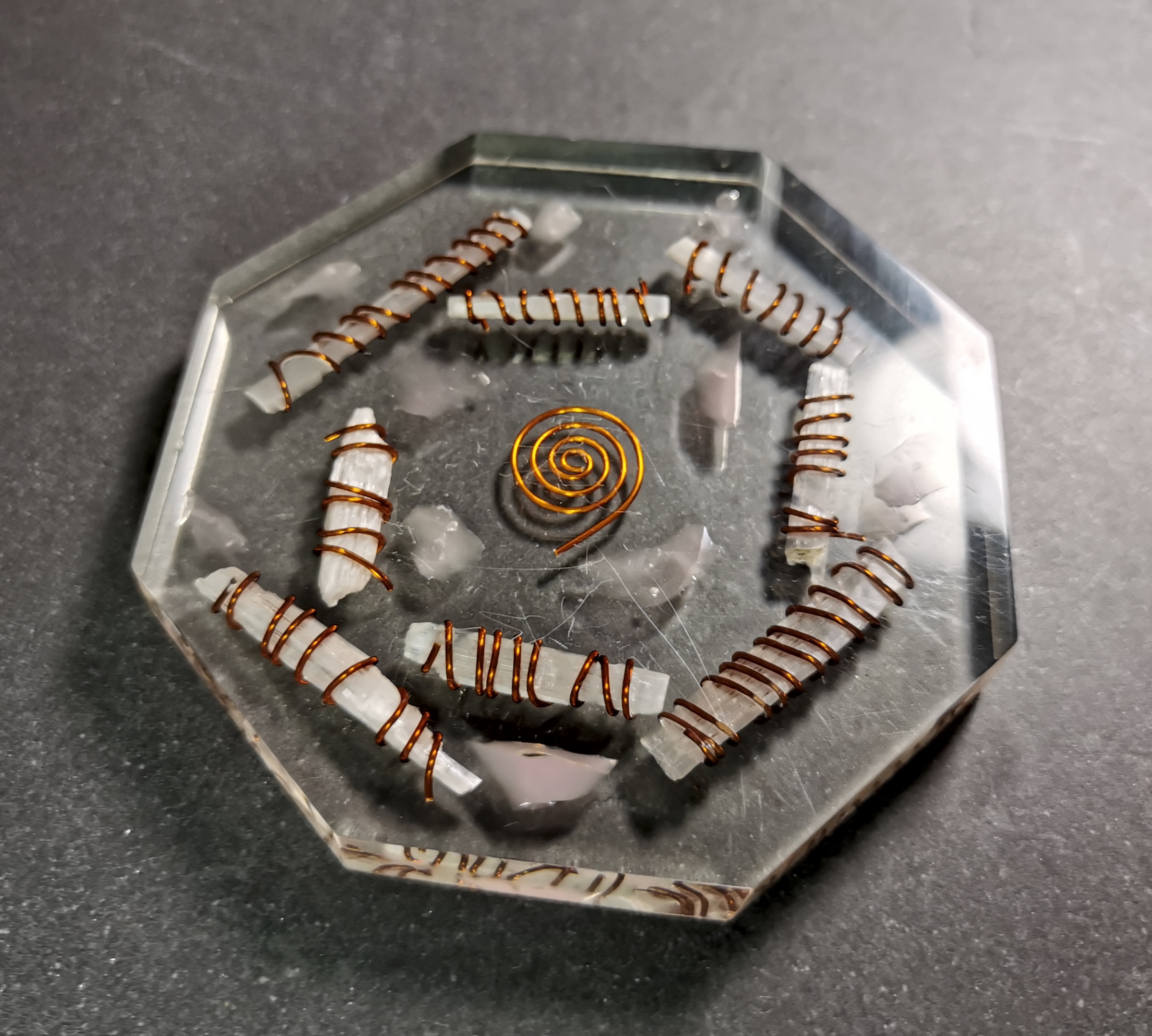 Selenit och Rosenkvarts Orgonit Platta - Hexagon - 2