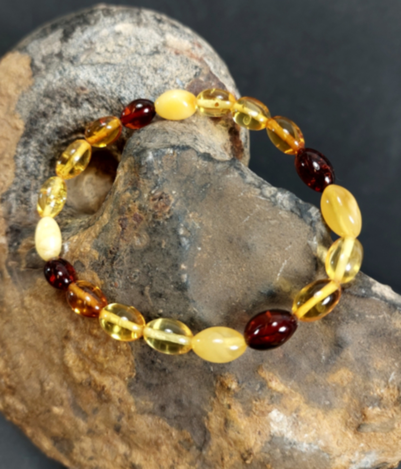 Bärnsten Armband  med mixad färgad oval pärlor