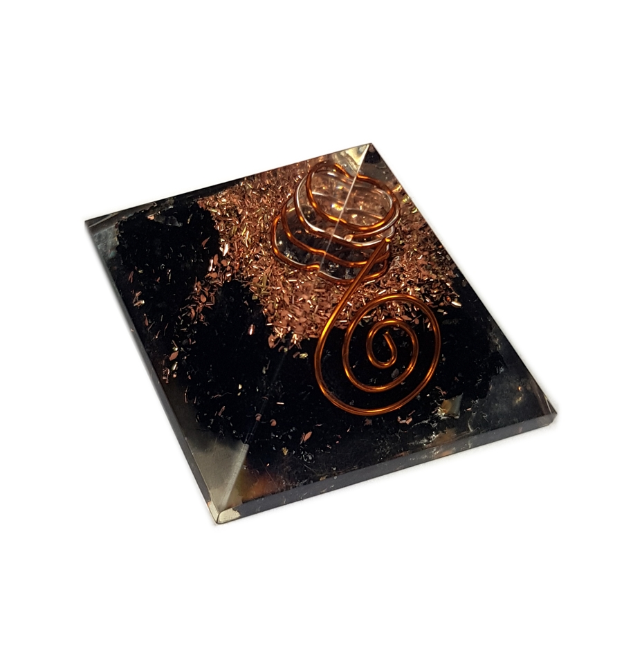 Orgonite Pyramid - Svart Turmalin  - ca 4 cm