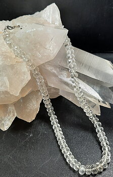 Fascetterade Bergkristall Pärla Halsband