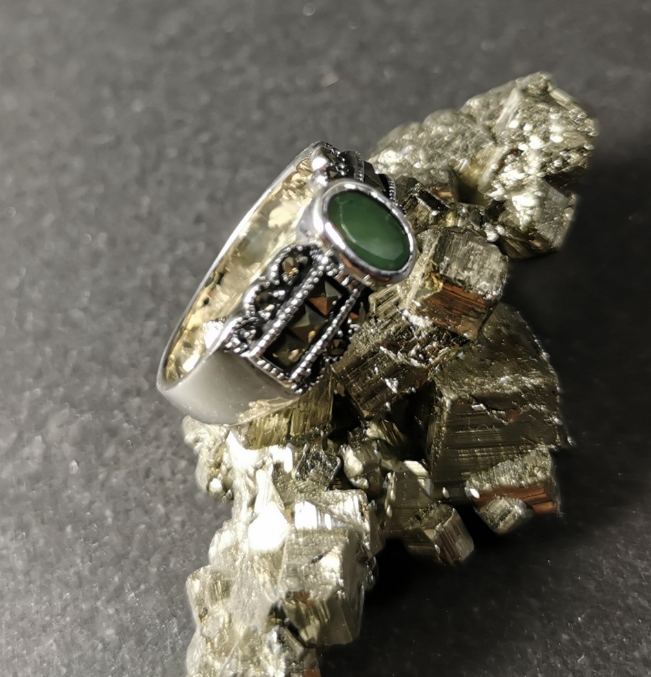 Silverring med Markasit och Smaragd