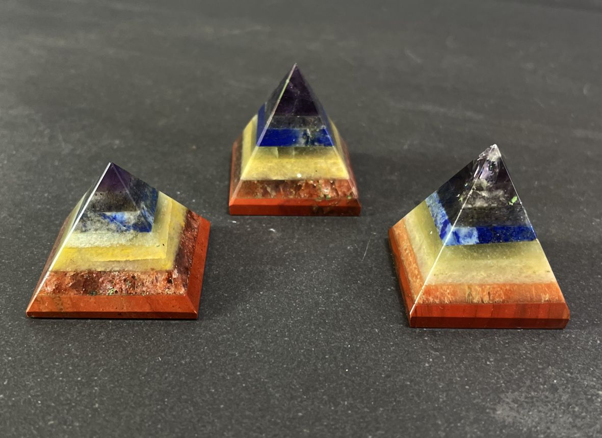 Chakra pyramid sten