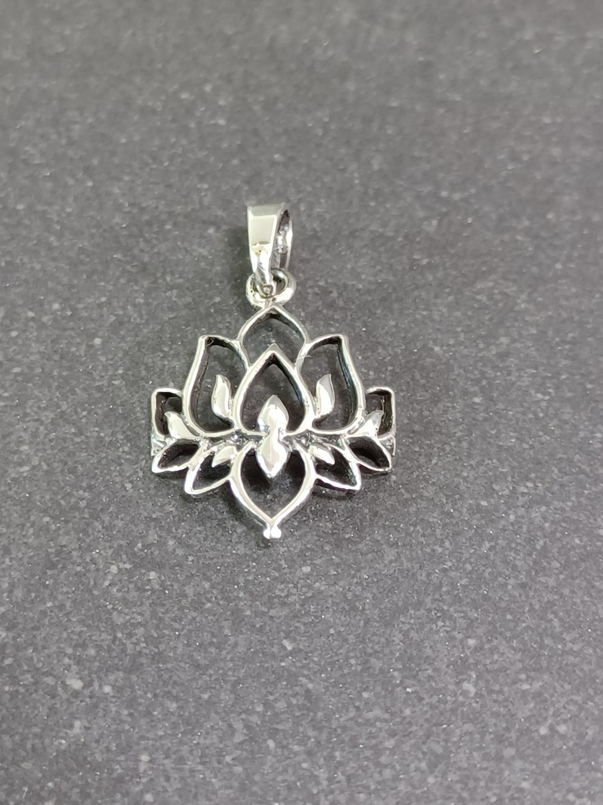 Lotushänge i silver