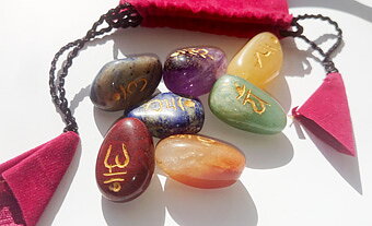 Chakra symboler på Trumlade stenar