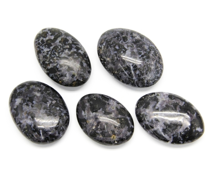 Pebbles "No Worry Stone" - Gabbro / Merlinit, aka " Blizzard Stone"