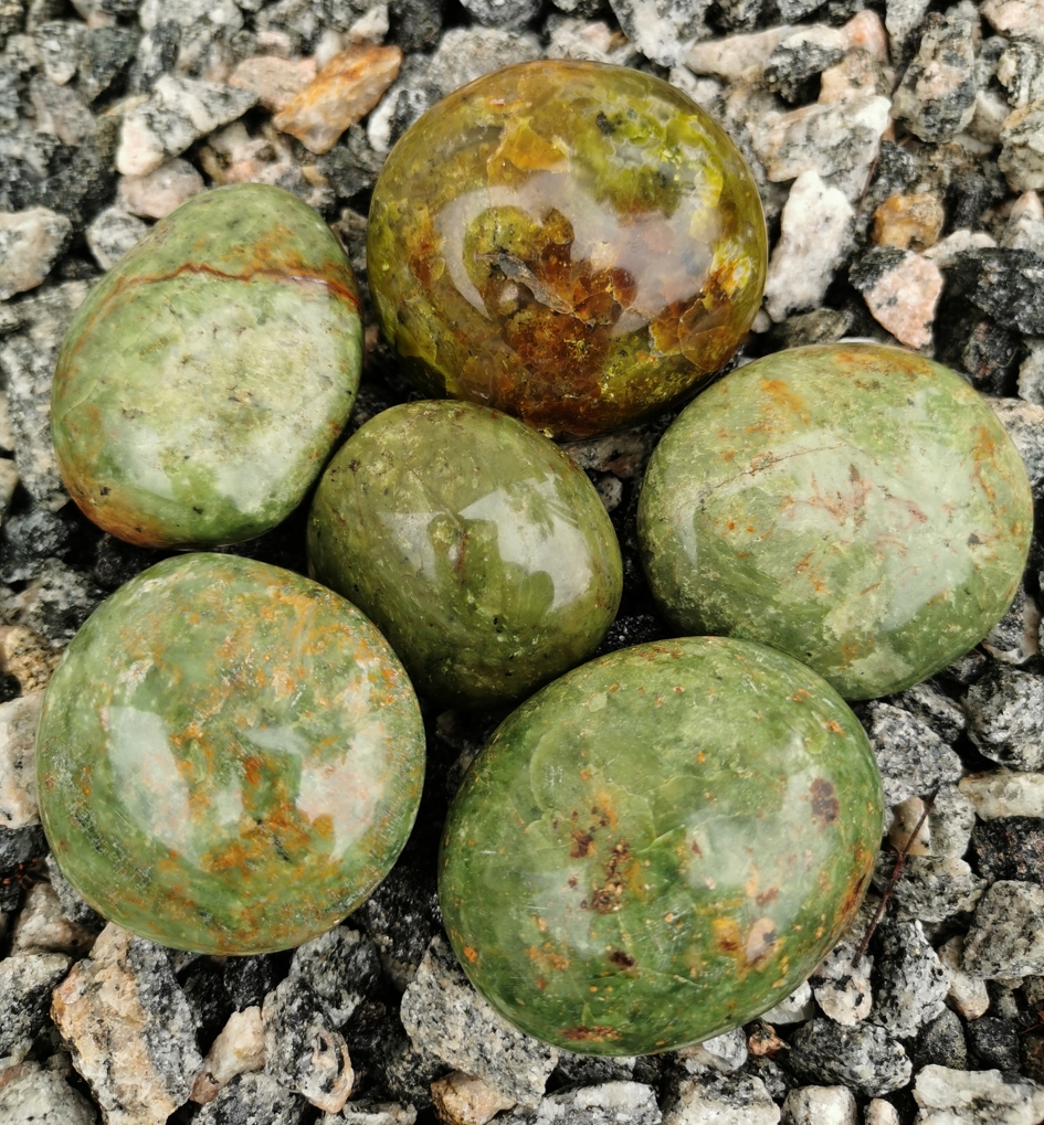 Pebbles "No Worry Stone" - Krysopras AA kvalitet