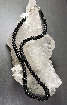 Svart Spinell Halsband - 8mm