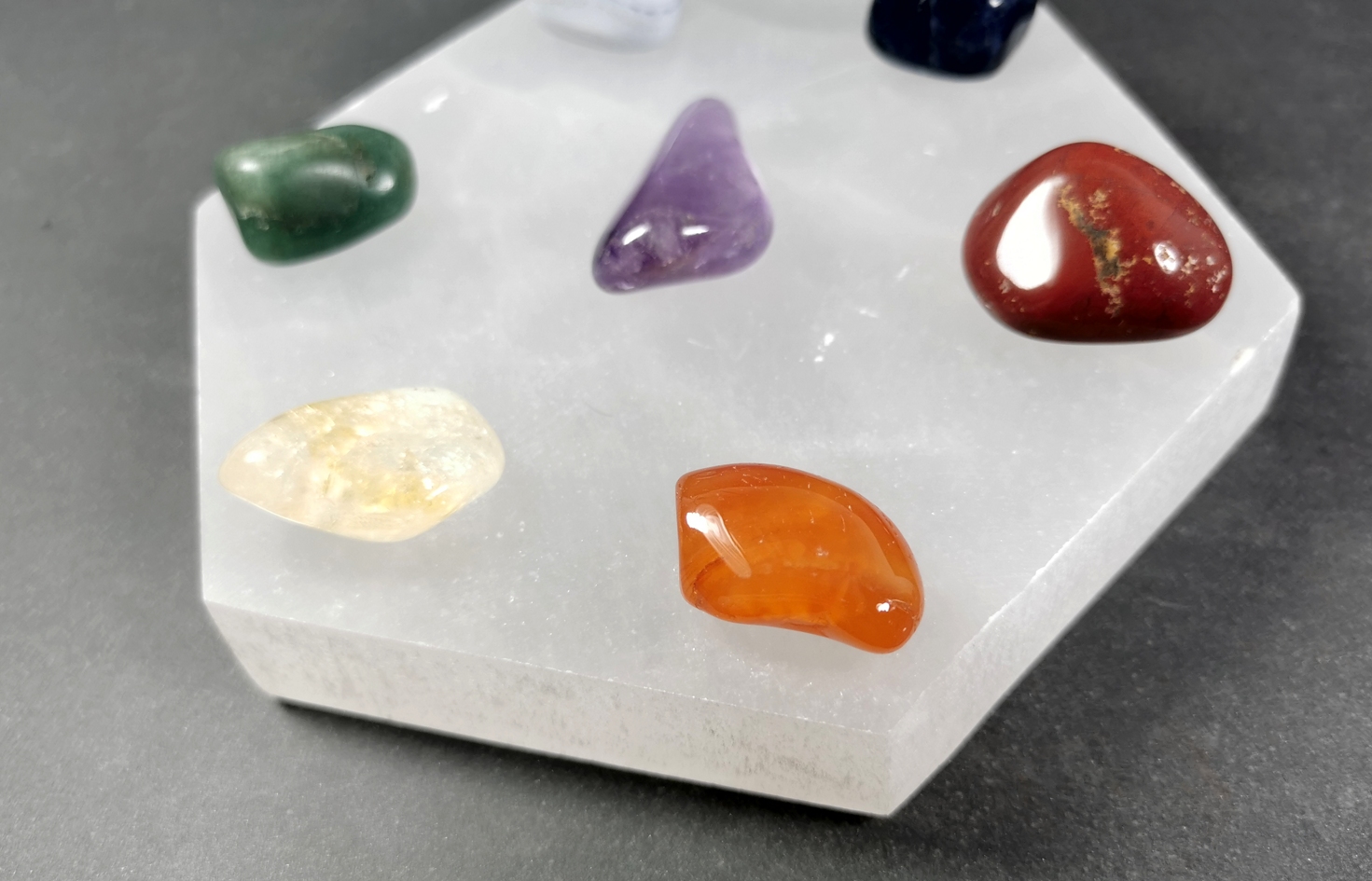 Chakra Stenar med Selenit laddningsplatta  (Selenite Charging Plate)  - 2