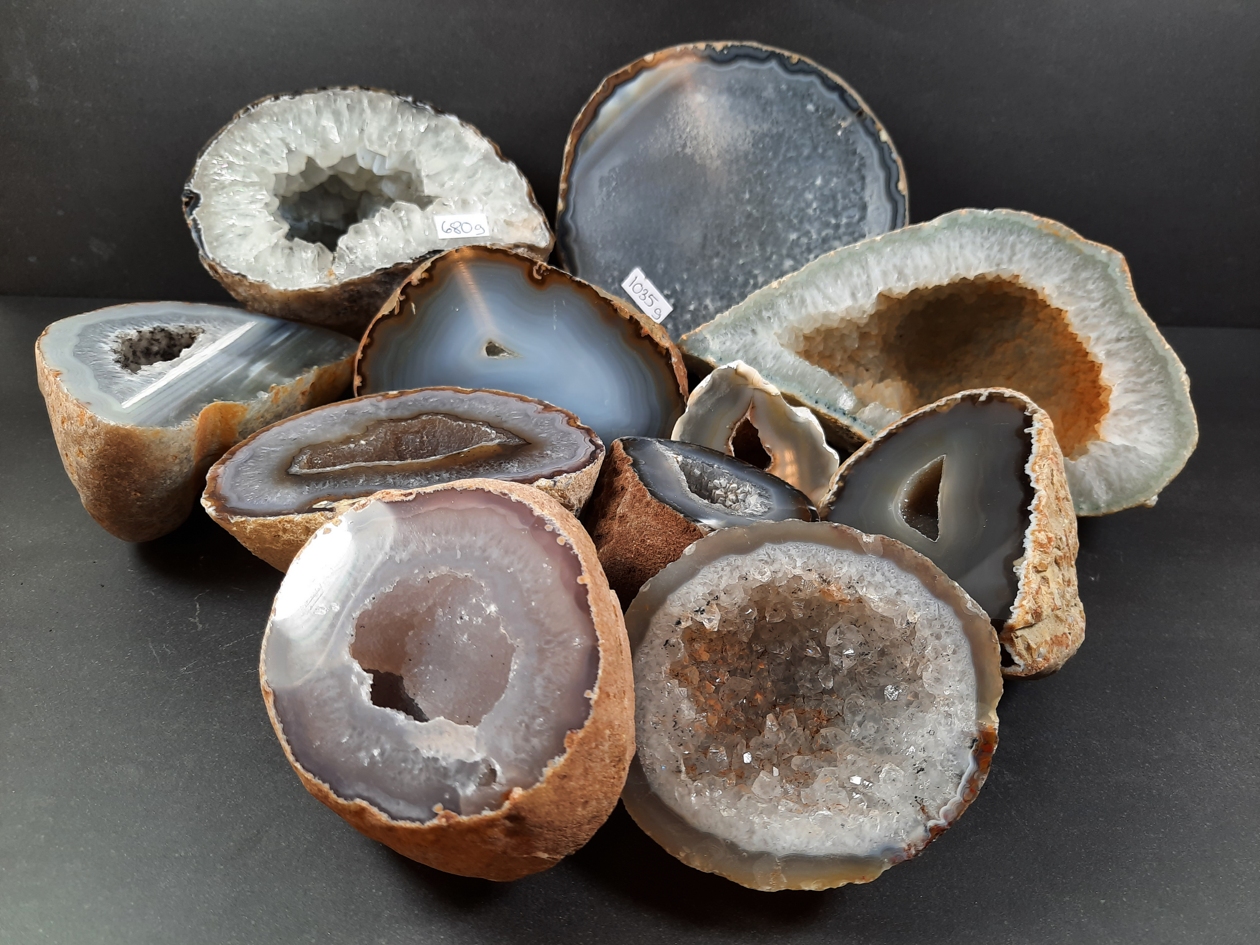 Grå Agat Geode- Naturlig färg 