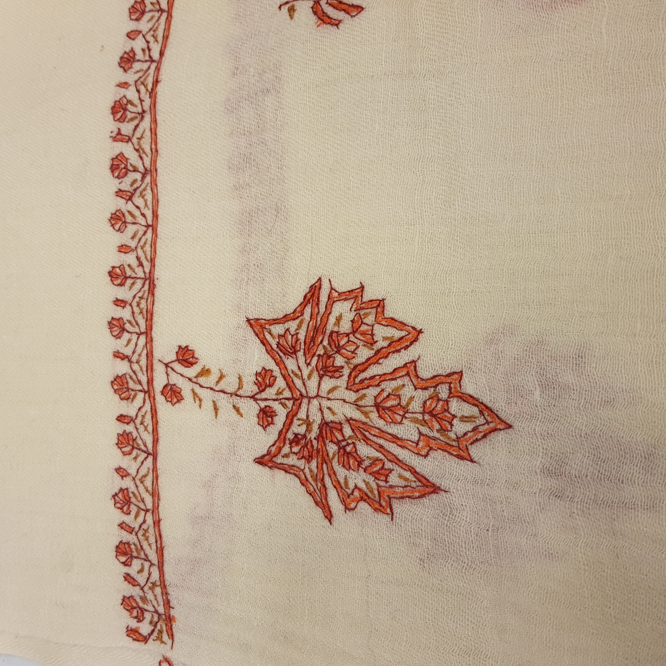 Pashminasjal  -Vit Löv - Broderat Växter - 2