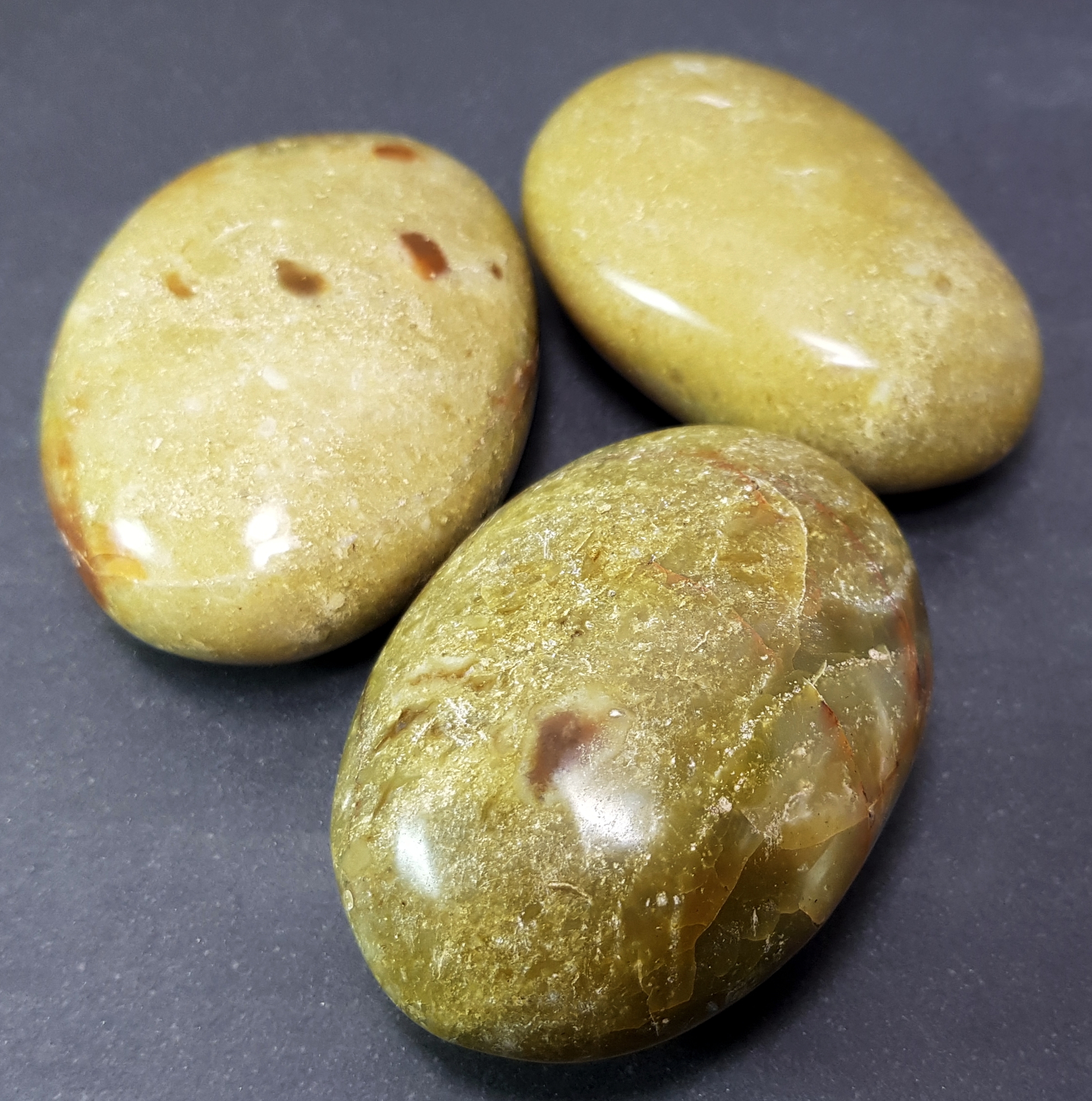 Pebbles "No Worry Stone"  - Grön Opal -  Handpolerad  - 3