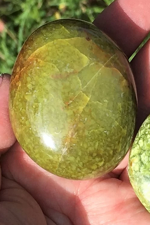 Pebbles "No Worry Stone"  - Grön Opal -  Handpolerad  - 4