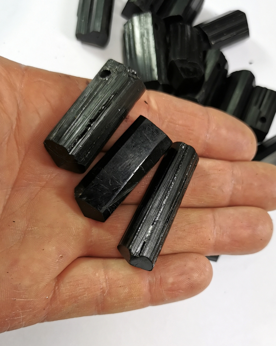 Svart Turmalin spets med 3mm Hål - 2