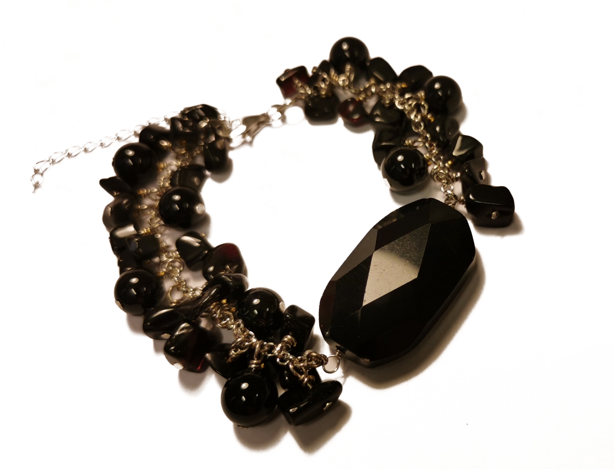 Svart Onyx Armband med fasettslipad sten