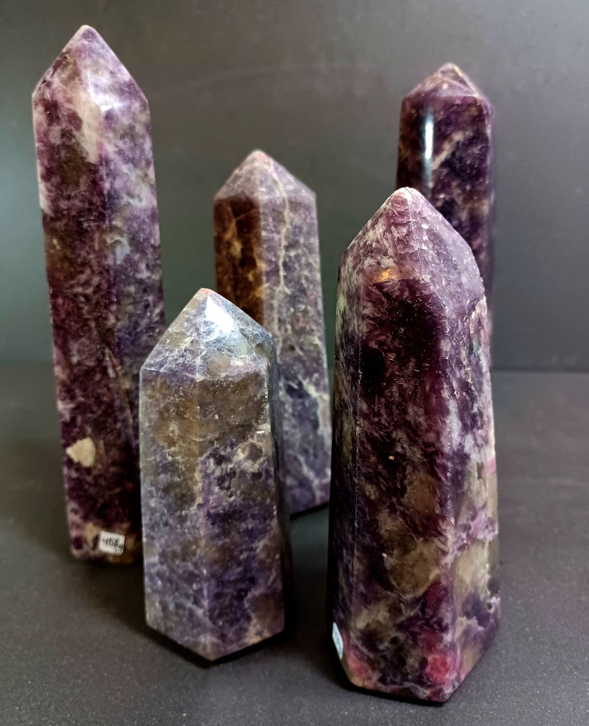 6-sidig obelisk i Lepidolit