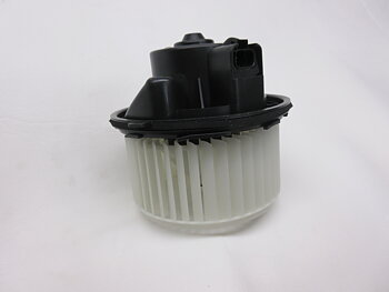 FLÄKTMOTOR