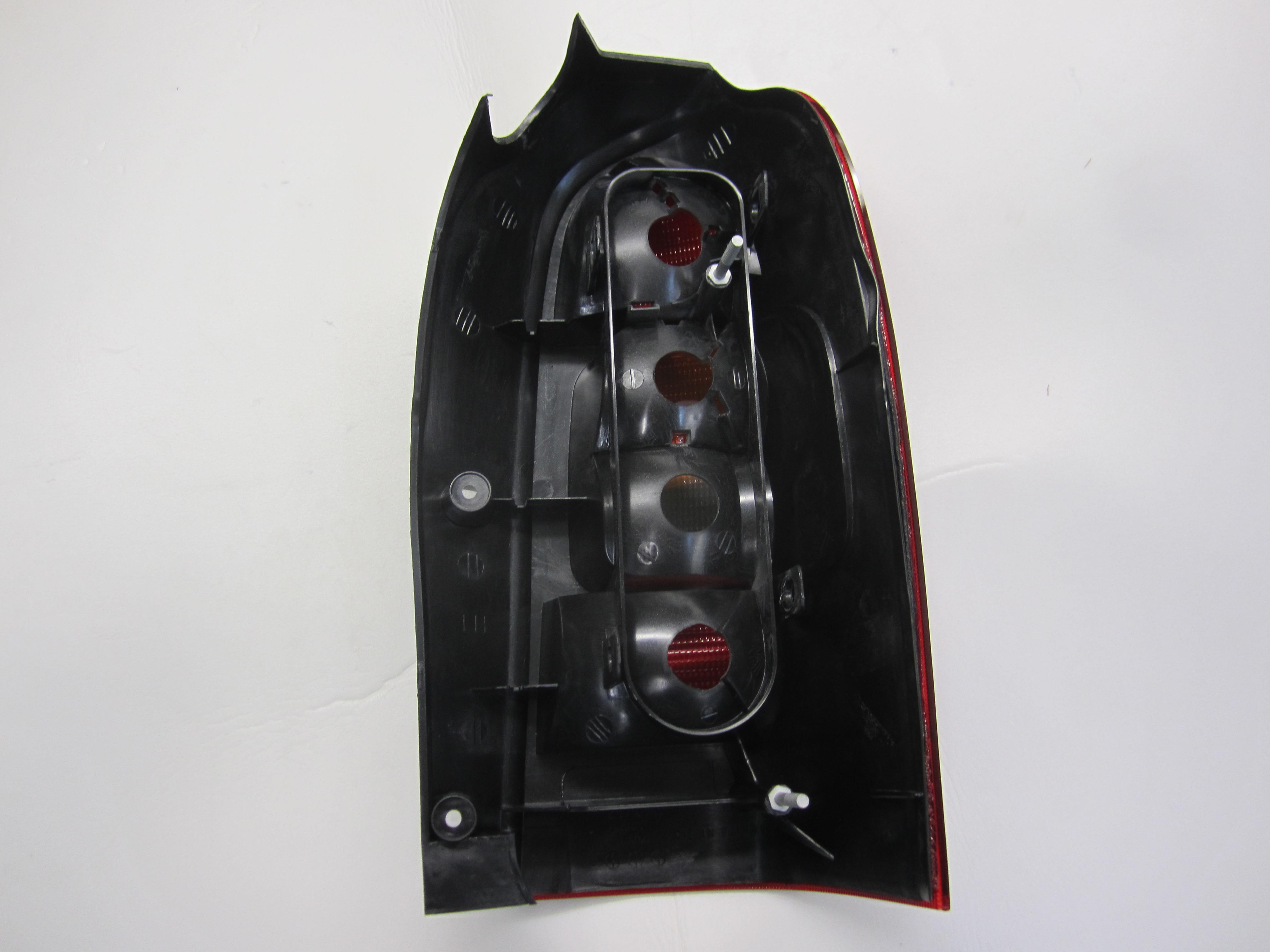 Baklampa vänster sida - 2