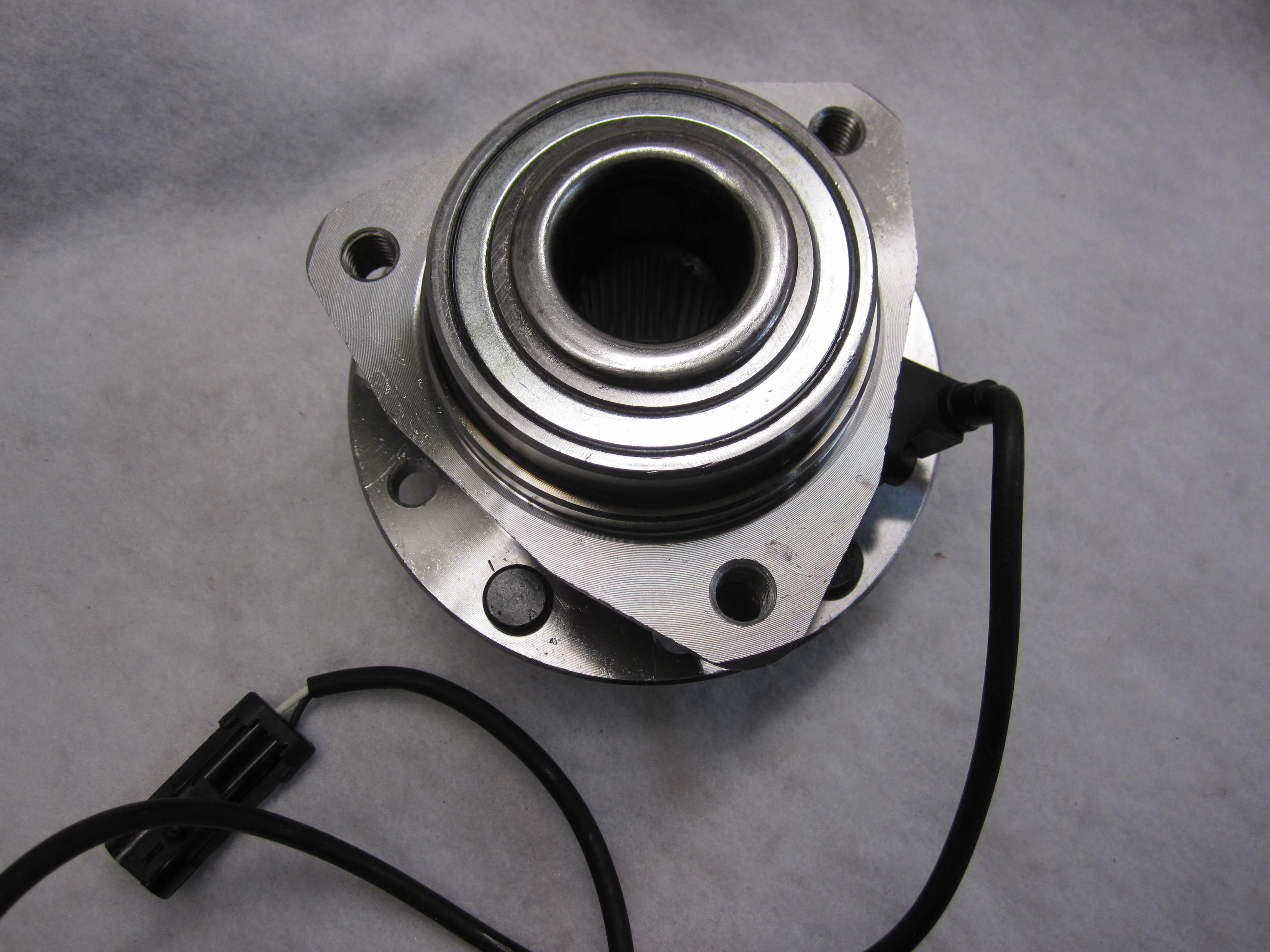 GM-S10 HUB 97-05  4WD w/ABS - 2