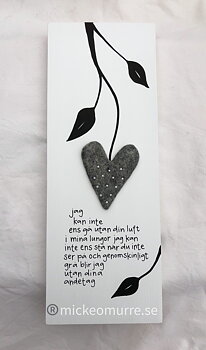 Jag kan inte ens gå utan din luft i mina lungor jag kan inte ens stå  när du inte ser på och genomskinligt grå blir jag utan dina andetag