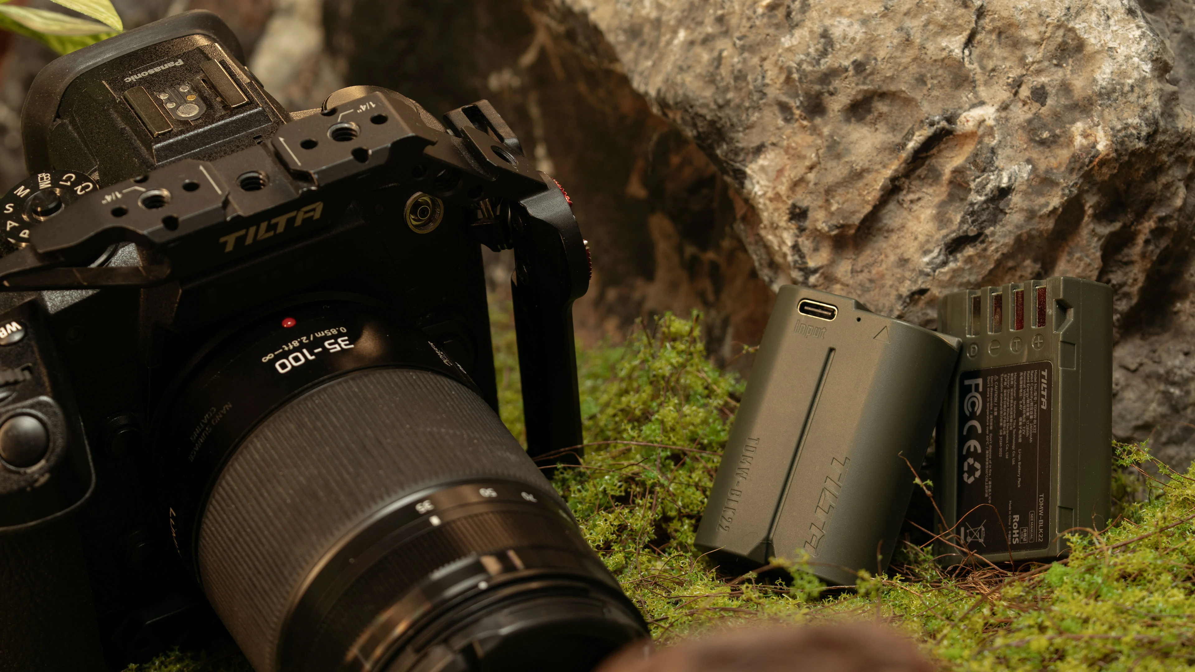 Tilta DMW-BLK22 Battery with USB-C Input (2400mAh) - Green - 5
