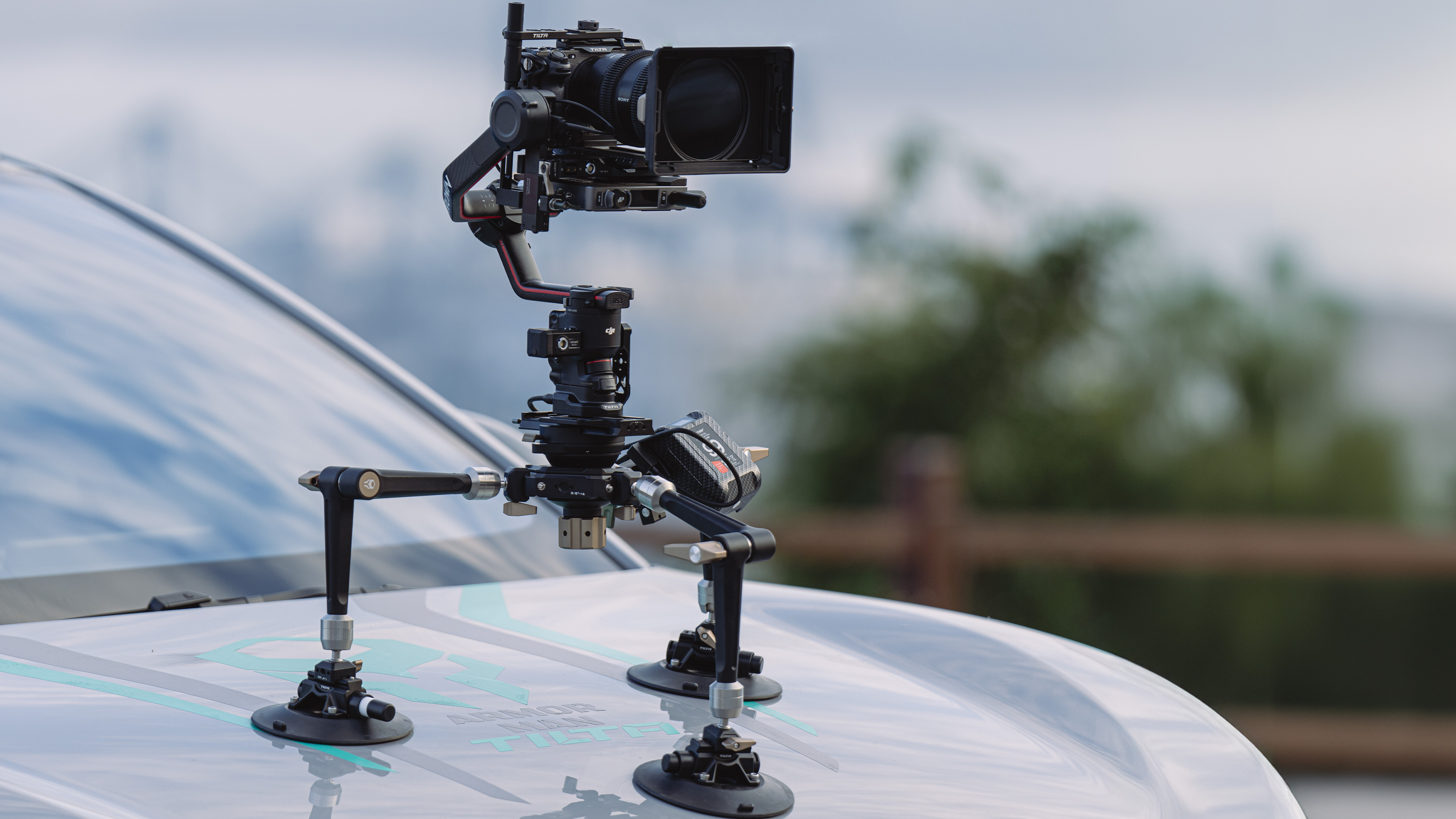 Tilta Hydra Articulating Car Mounting System with Electronic Suction Cups with battery - 6