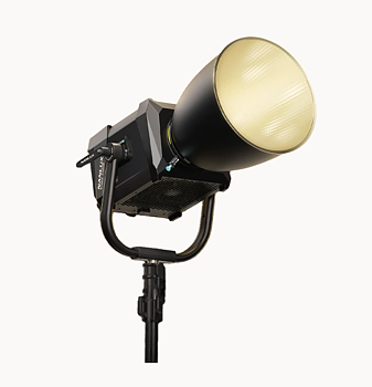 Nanlux Evoke 2400B Spot Light in Flight Case with 45° Reflector