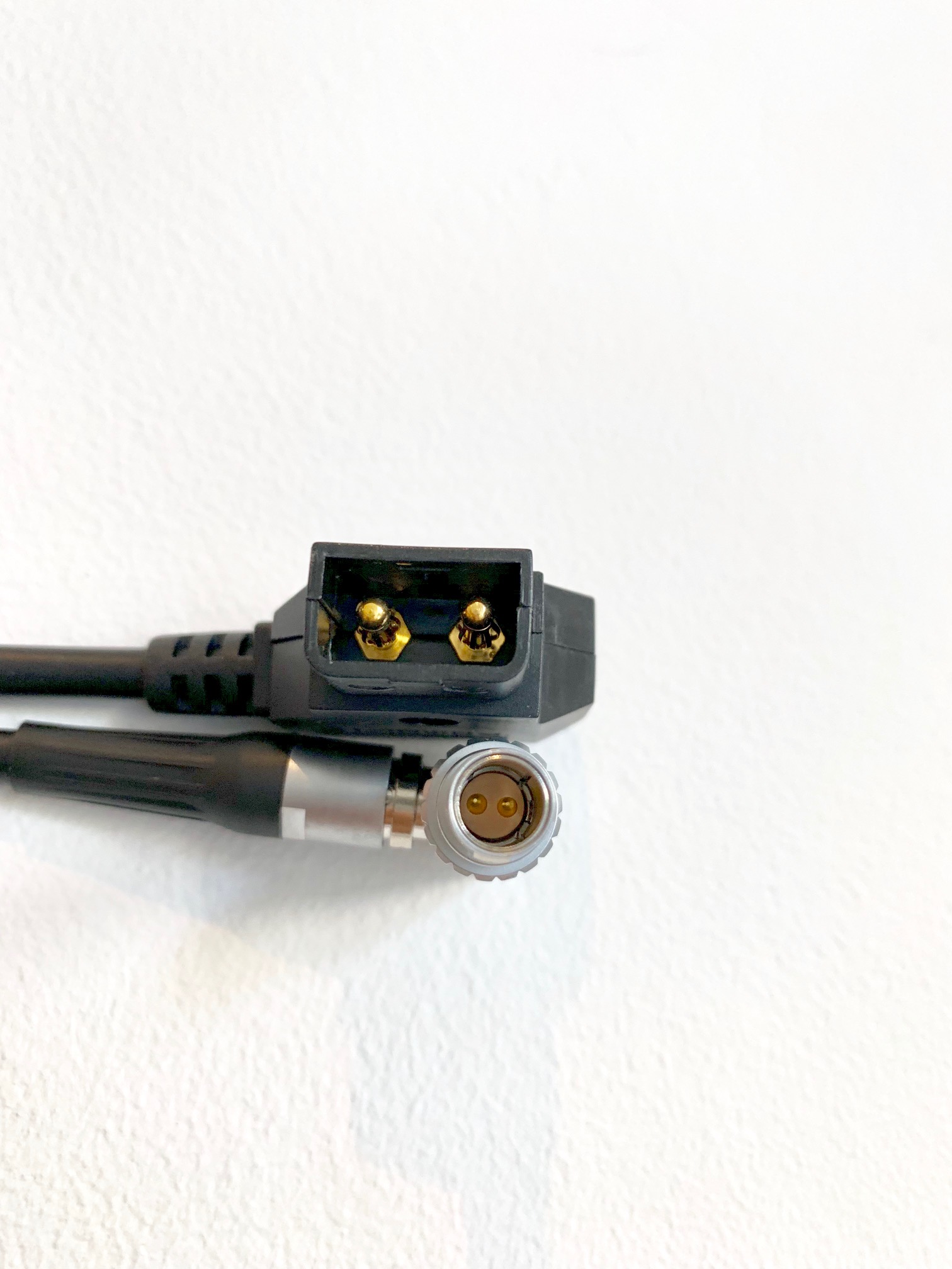 2-Pin LEMO to Angled D-Tap Power Cable 45cm - 2