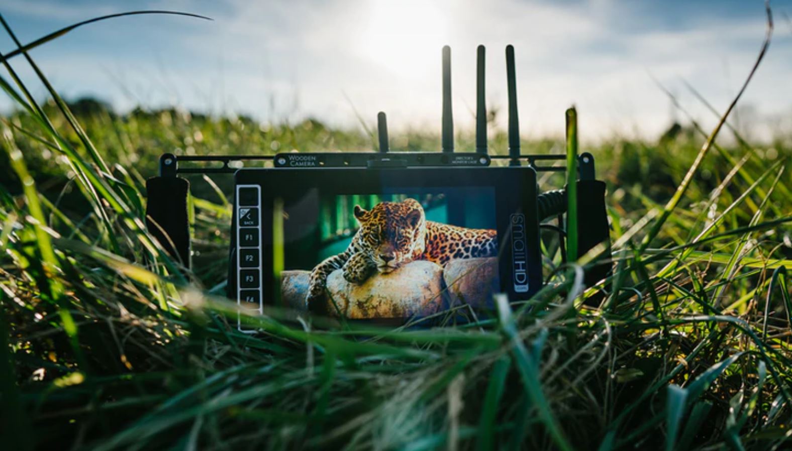 smallhd 703 UltraBright V-Mount Directors Kit - 3