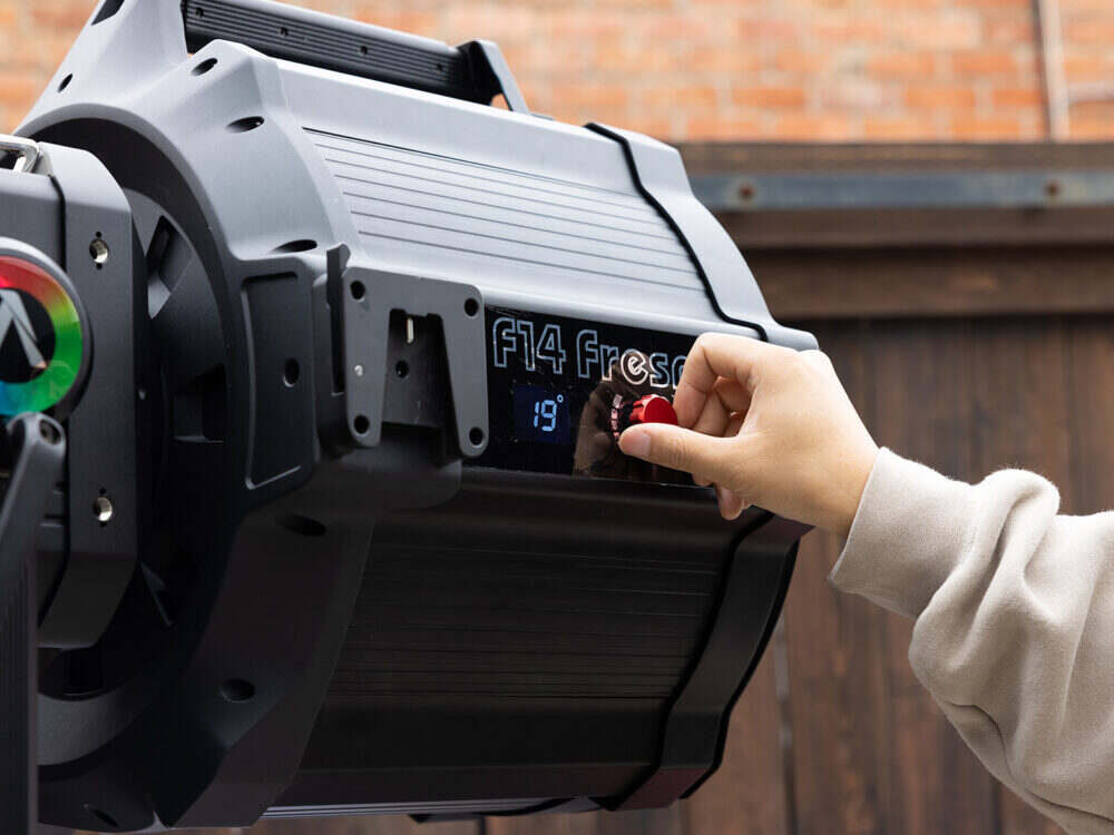 Aputure F14 Fresnel - 3