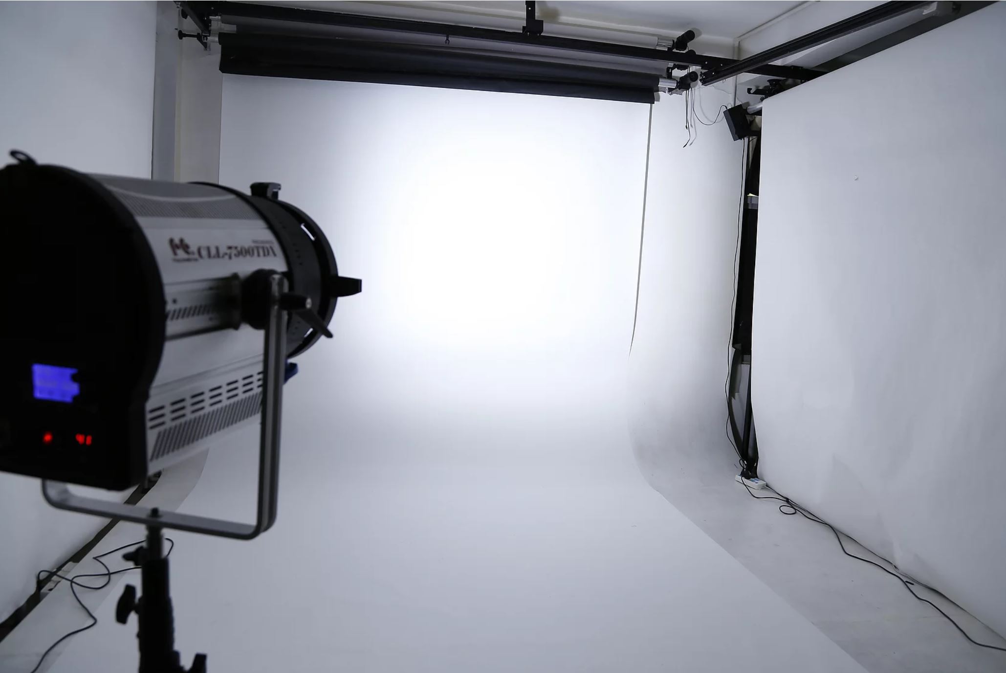 Falcon Eyes 5600K LED Fresnel Videolight CLL-7500DR  750w - 5
