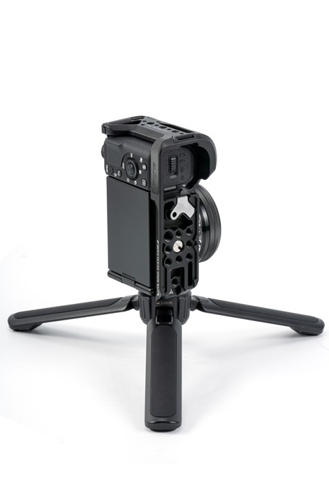 Tilta L-Bracket Mounting Plate for Sony ZV-E10 - Black - 6