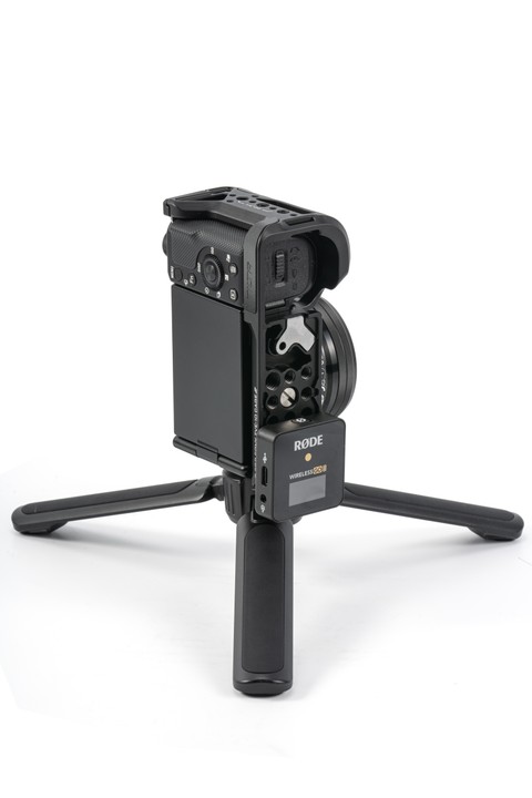 Tilta L-Bracket Mounting Plate for Sony ZV-E10 - Black - 9