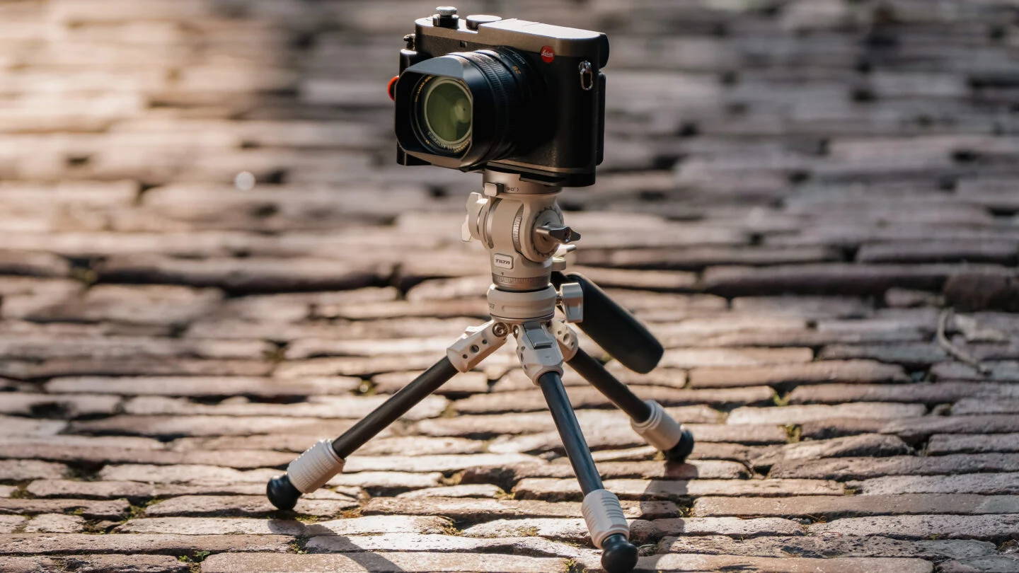 Tilta Tabletop Video Fluid Head with 1-Stage Carbon Fiber Legs (3KG) - Snow White - 18