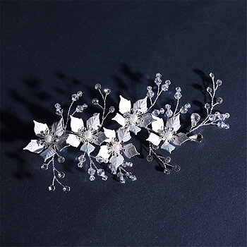 Silverfärgad hårclips med vita blommor och kristaller