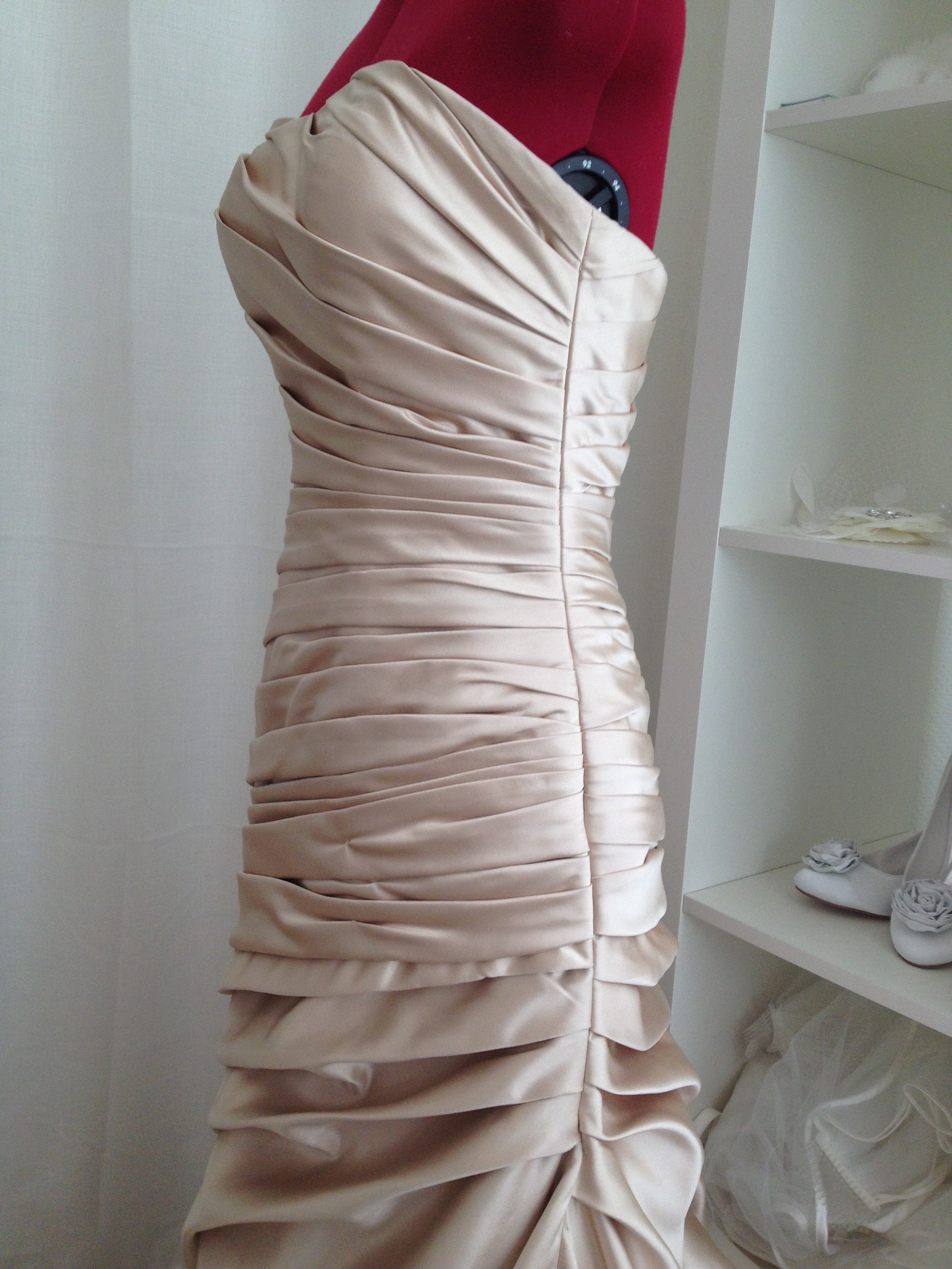 Champagne satin klänning LAGERVARA - 3