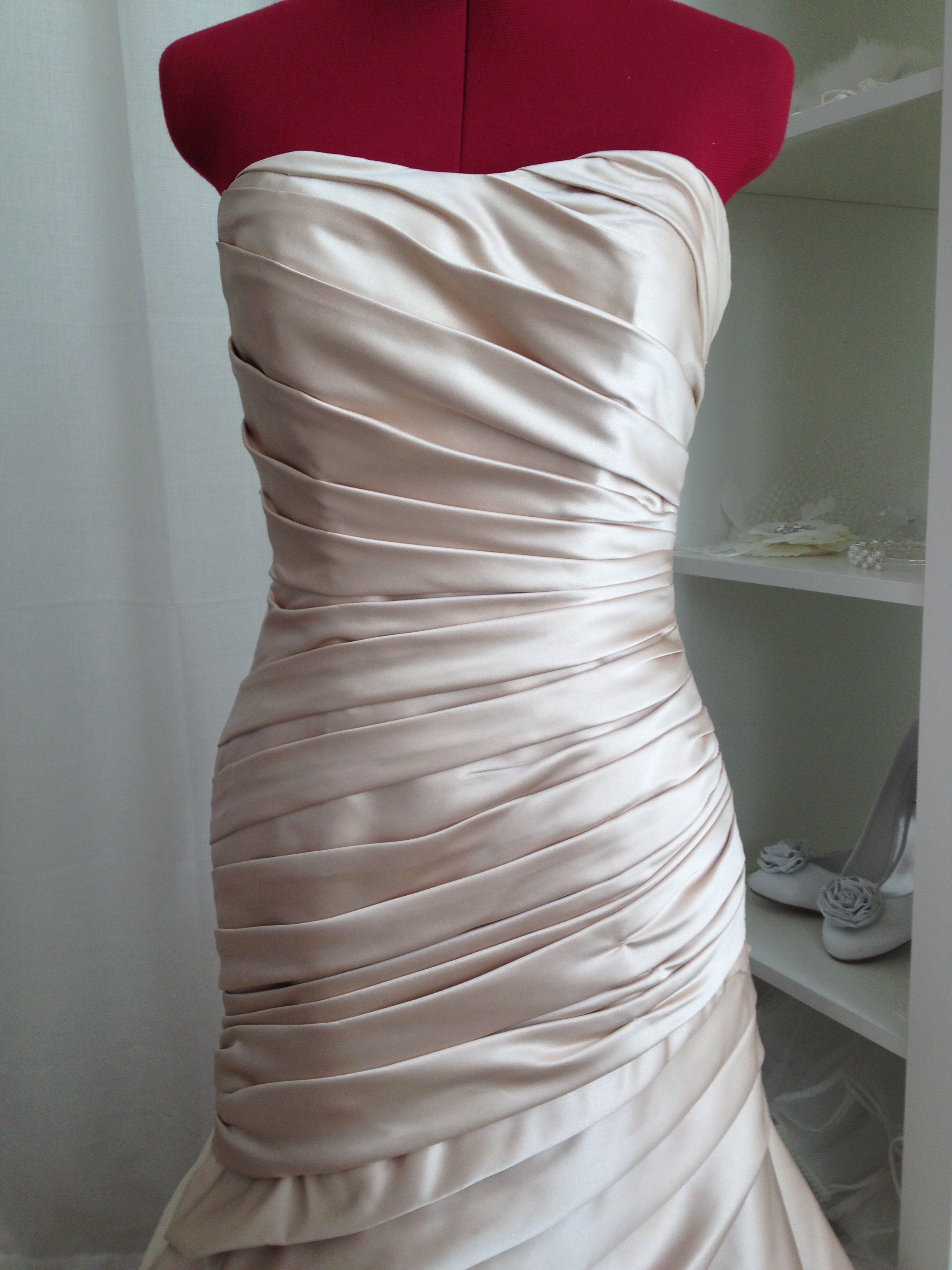 Champagne satin klänning LAGERVARA - 2
