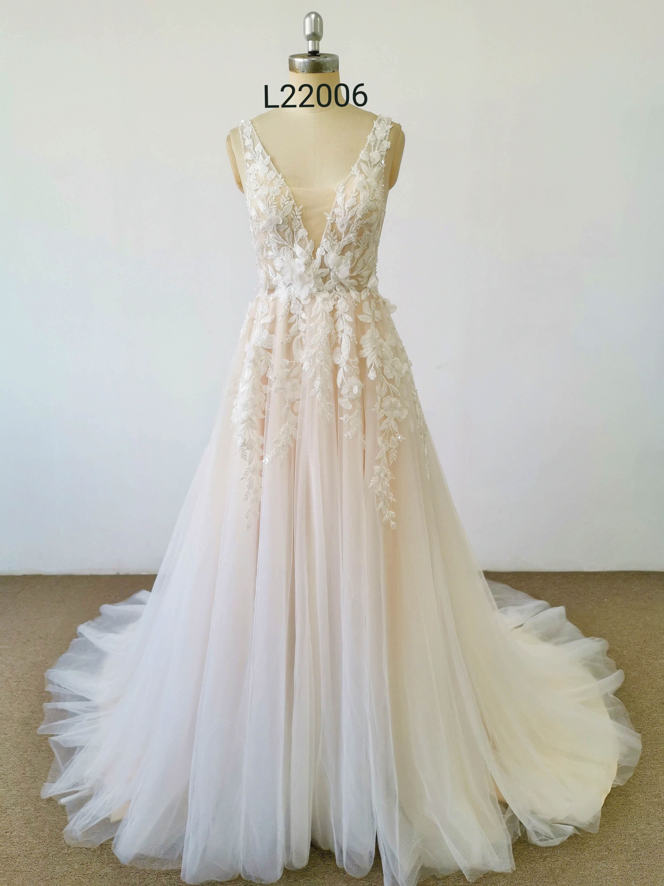 Chantilly Bridal L22006