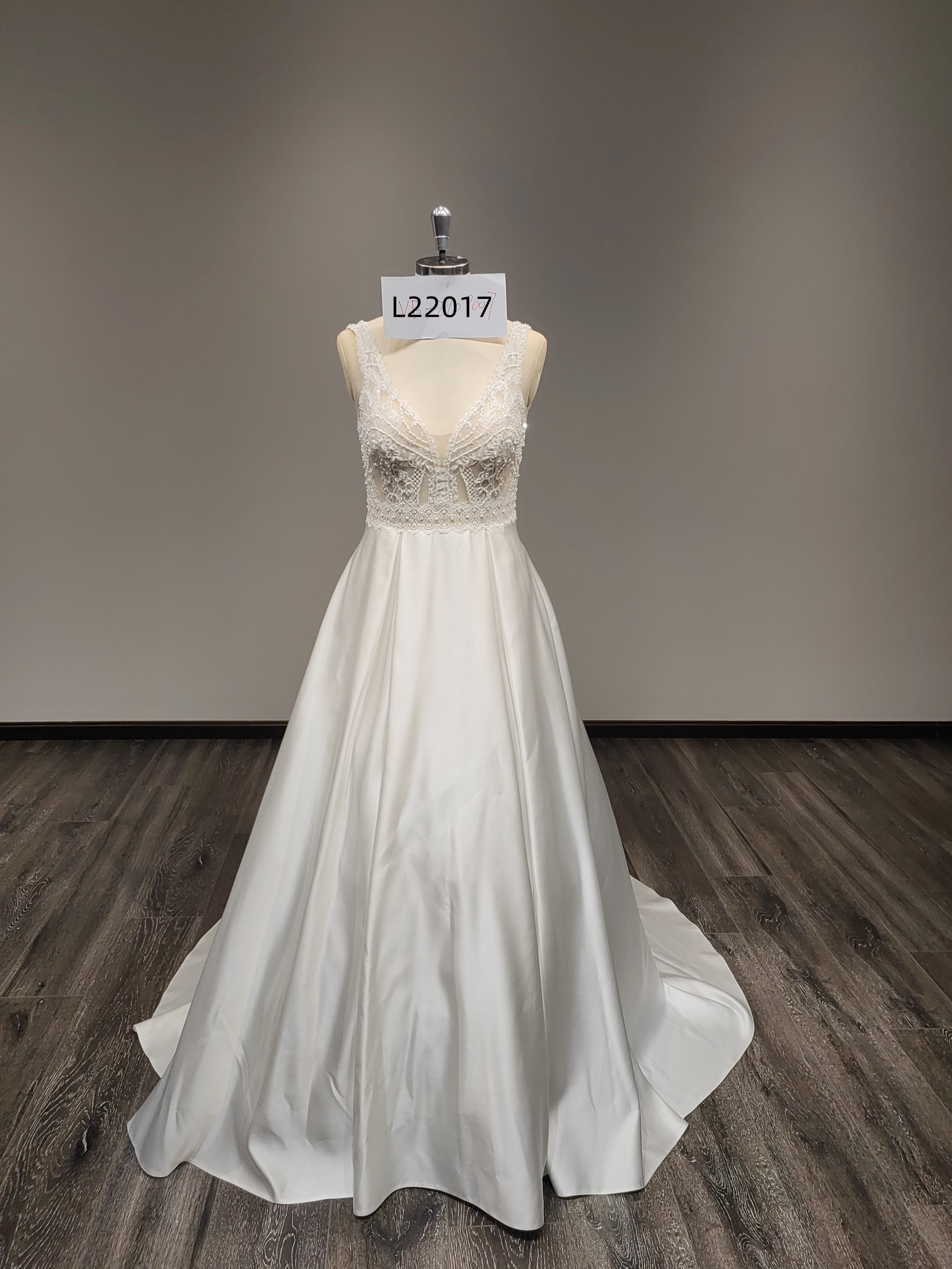 Chantilly Bridal L22017